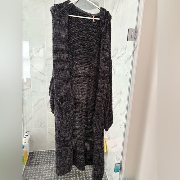 BNWOT free people long knit cardigan. Size s but oversized a few loose threads - Picture 1 of 6